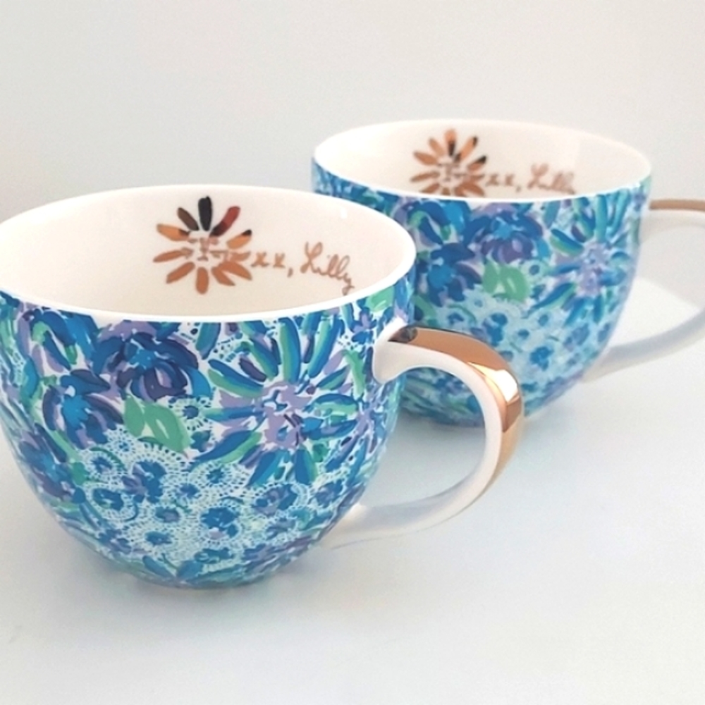 LILLY PULITZER Ceramic Mugs (Set of 2) Blue White & Purple Design NWO Box